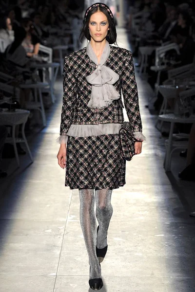 Look 11